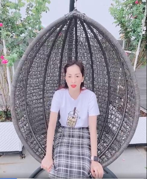 Kh&aacute;nh Thi l&ecirc;n tiếng về việc livestream kh&oacute;c l&oacute;c trong đ&ecirc;m - Ảnh 2.