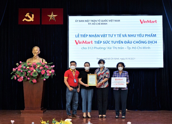 VinMart tiếp sức tuyến đầu chống dịch cho hơn 300 phường/xã tại TP HCM