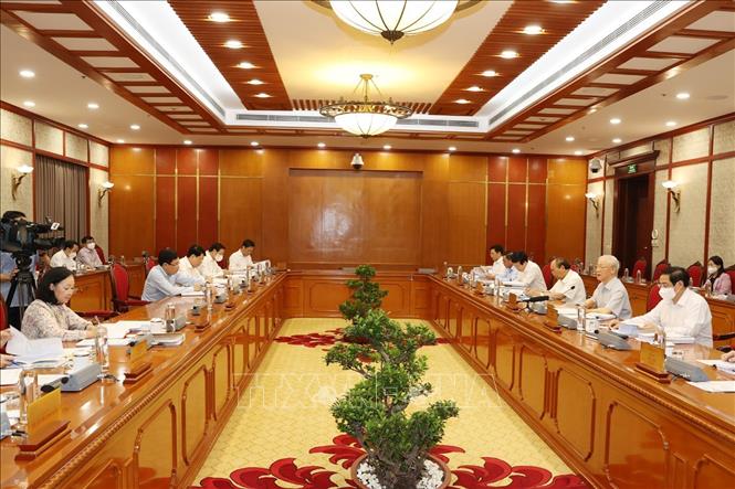 Những h&igrave;nh ảnh Tổng B&iacute; thư Nguyễn Ph&uacute; Trọng chủ tr&igrave; họp Bộ Ch&iacute;nh trị - Ảnh 7.
