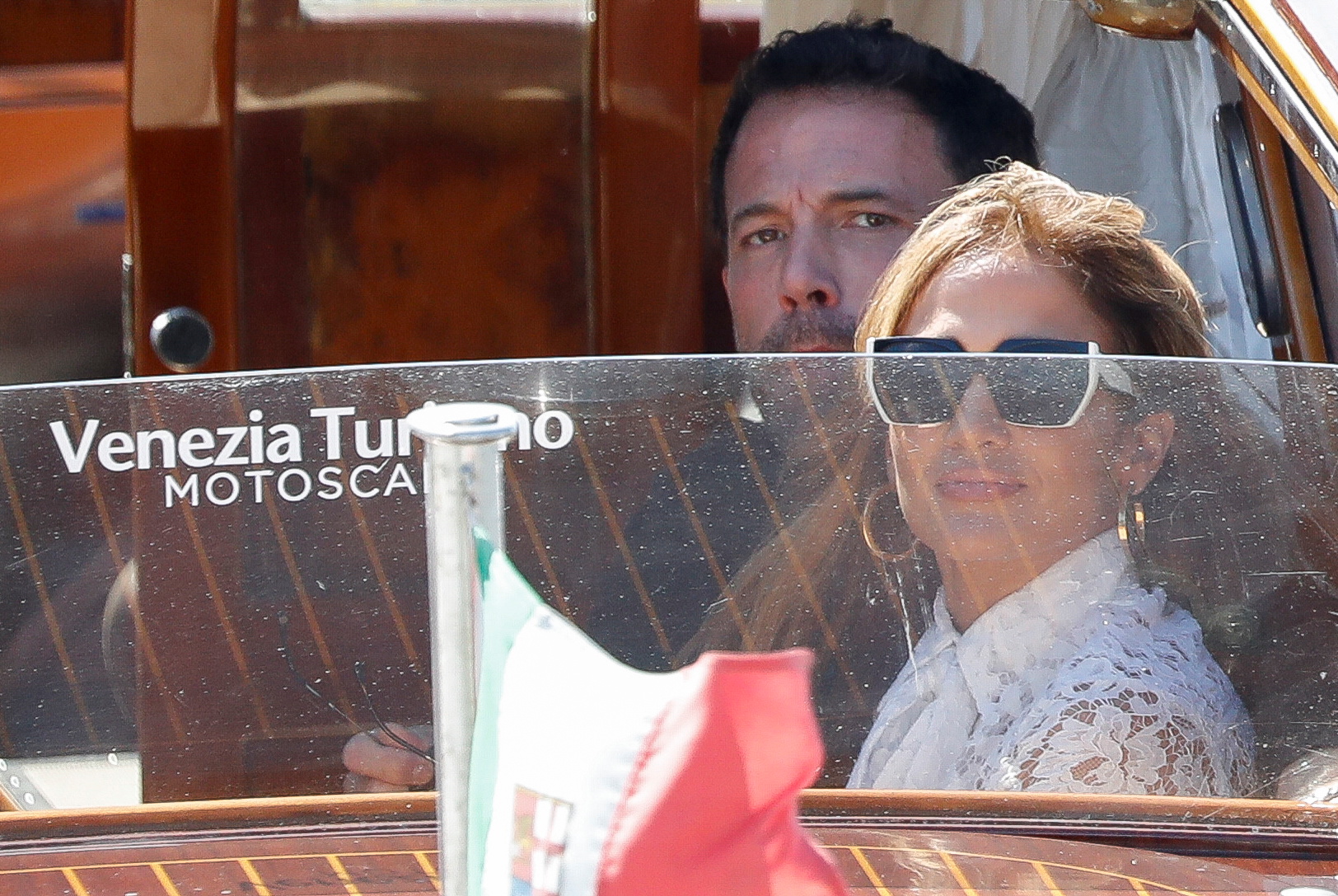H&igrave;nh ảnh Jennifer Lopez v&agrave; Ben Affleck t&igrave;nh tứ tại &Yacute; g&acirc;y sốt - Ảnh 10.