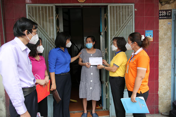 Gi&uacute;p lao động nữ vượt cạn th&agrave;nh c&ocirc;ng - Ảnh 1.