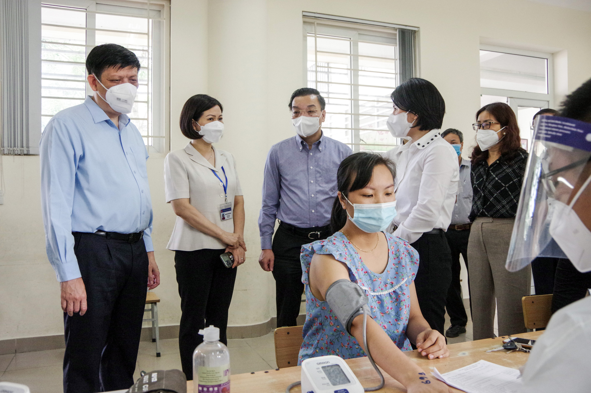 Bộ trưởng Y tế và Chủ tịch Hà Nội nói gì về việc nới lỏng giãn cách xã hội? - Ảnh 2.