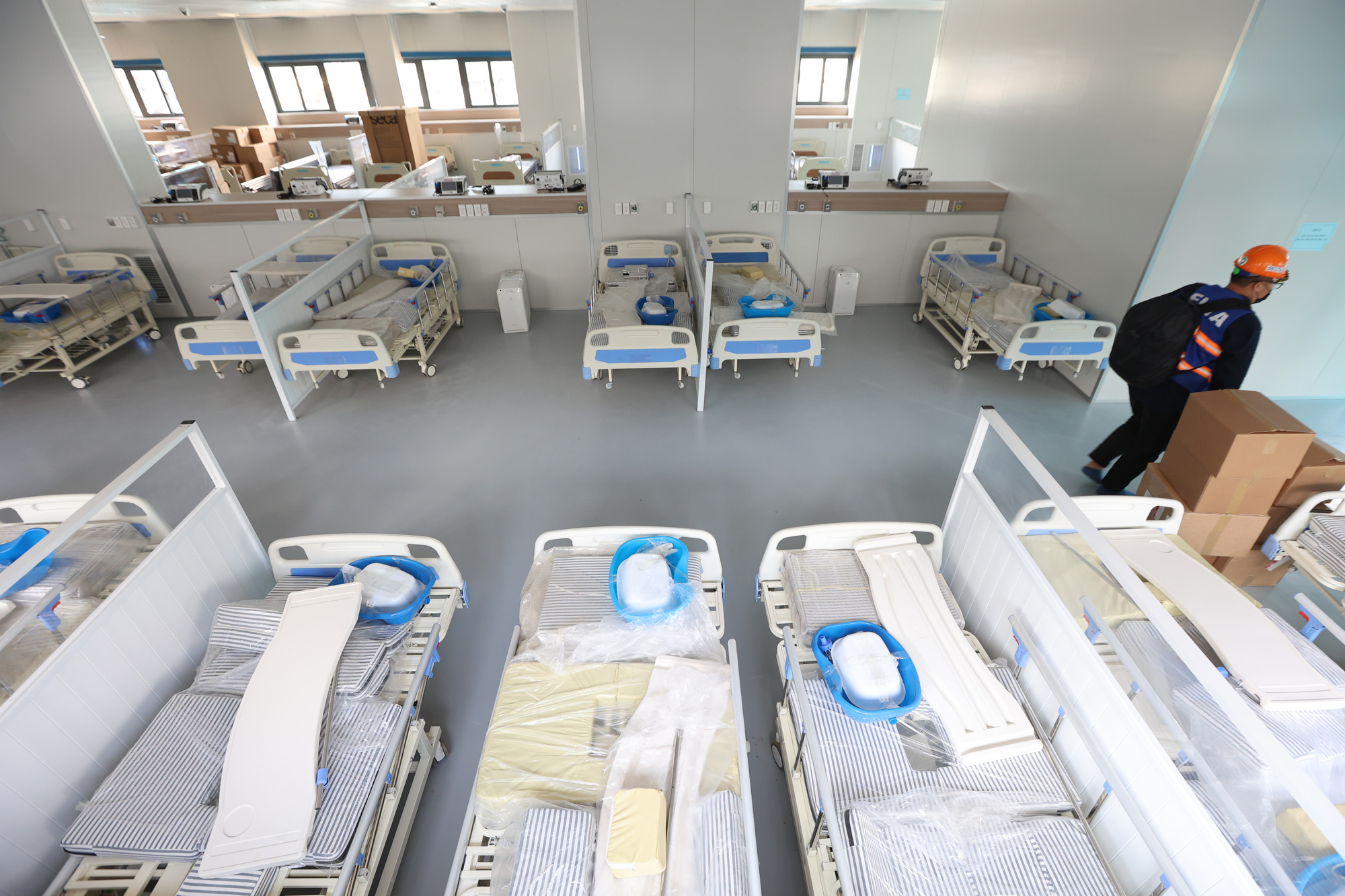 Hà Nội chuẩn bị phương án đáp ứng 40.000 giường điều trị F0, 100.000 giường cách ly F1