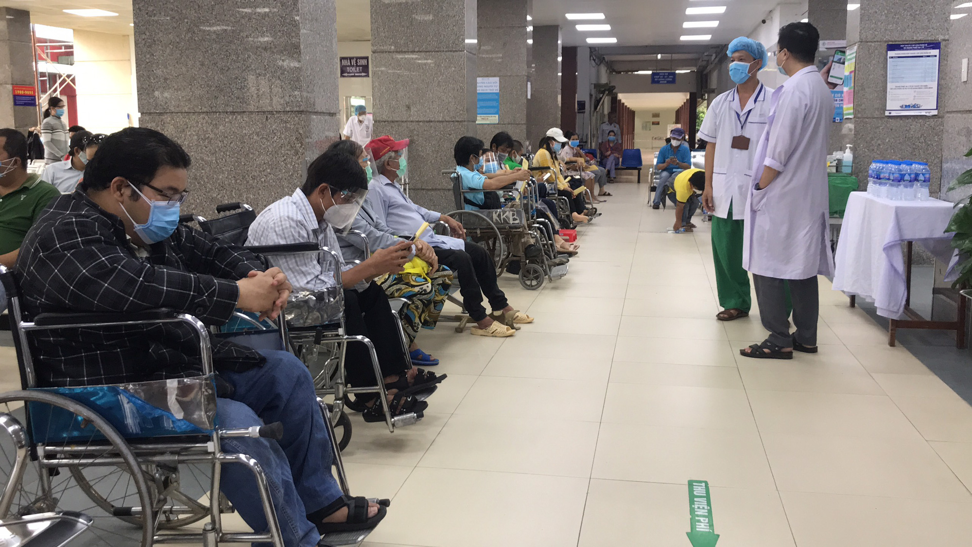 Hơn 160 người khuyết tật ở Cần Thơ được ti&ecirc;m vắc-xin ph&ograve;ng Covid-19 - Ảnh 4.