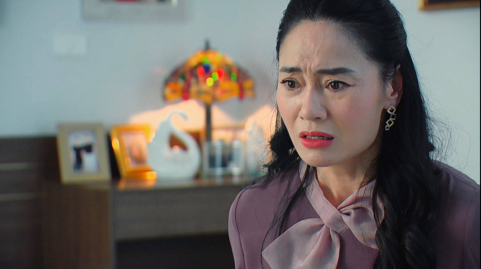 Hương vị t&igrave;nh th&acirc;n phần 2 tập 33 (tập 104): B&agrave; Xu&acirc;n &ecirc; chề sau c&uacute; lừa từ thiện của Hưng - Nguyệt - Ảnh 4.