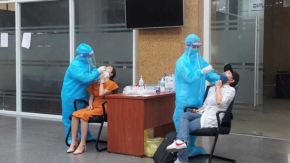 TP HCM: Tất cả các trường hợp ho, sốt, khó thở phải xét nghiệm