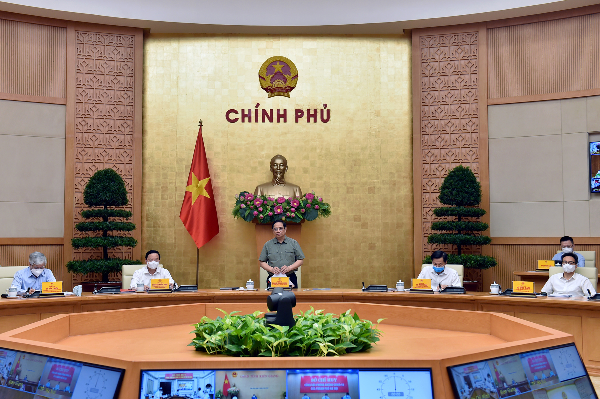 Mở cửa theo lộ trình, từng bước có kiểm soát