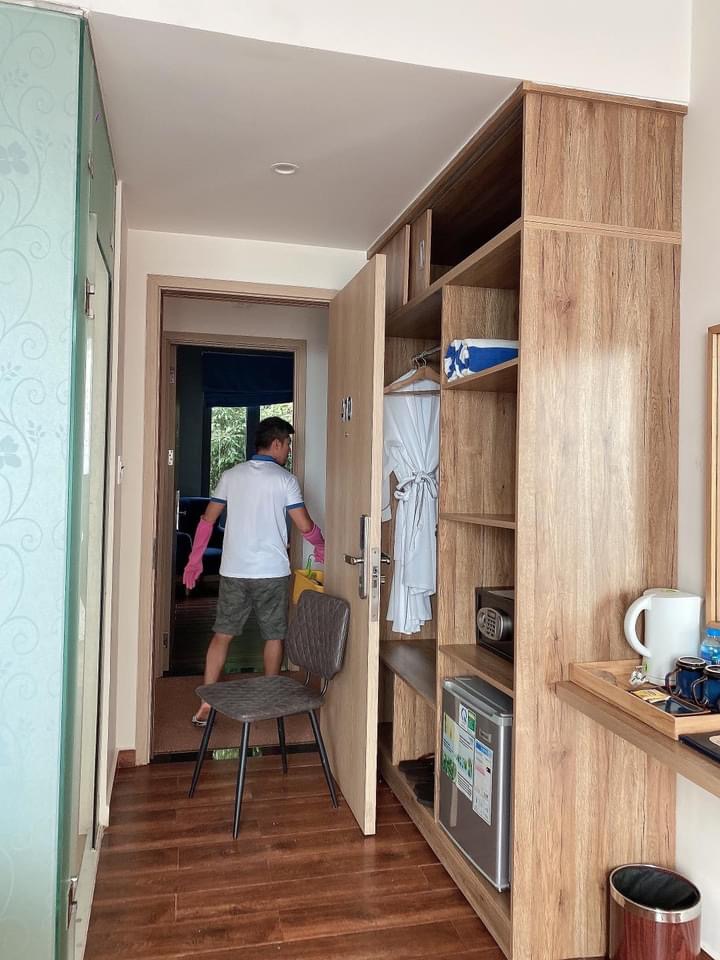 Lương Bằng Quang - Ngân 98... dọn phòng, chà toilet kiếm sống - Ảnh 2.