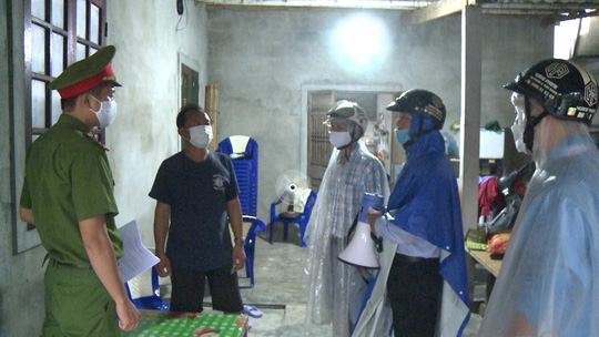 Miền Trung đang mưa tầm tã, ruộng lúa ngã đổ, 1 tàu gặp nạn - Ảnh 15.