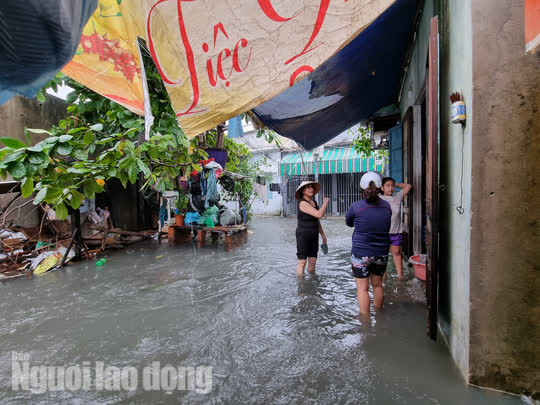 Khu d&acirc;n cư ngập s&acirc;u giữa trung t&acirc;m Đ&agrave; Nẵng - Ảnh 12.