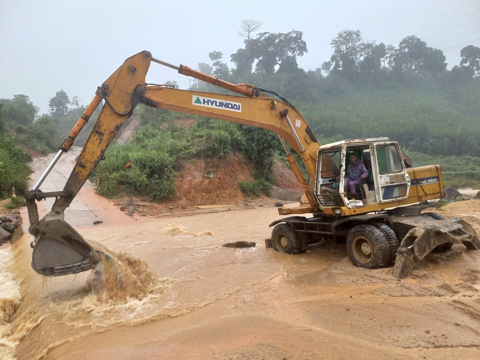 Mưa lớn, Quảng Nam sơ tán hàng ngàn người dân đề phòng sạt lở - Ảnh 3.