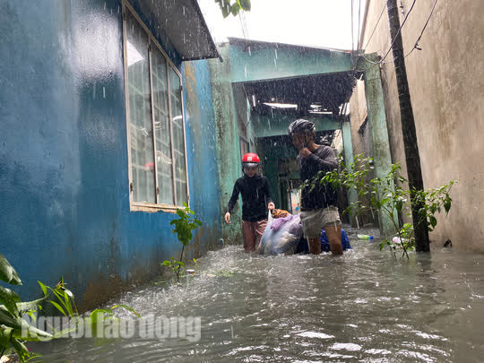 Khu d&acirc;n cư ngập s&acirc;u giữa trung t&acirc;m Đ&agrave; Nẵng - Ảnh 9.
