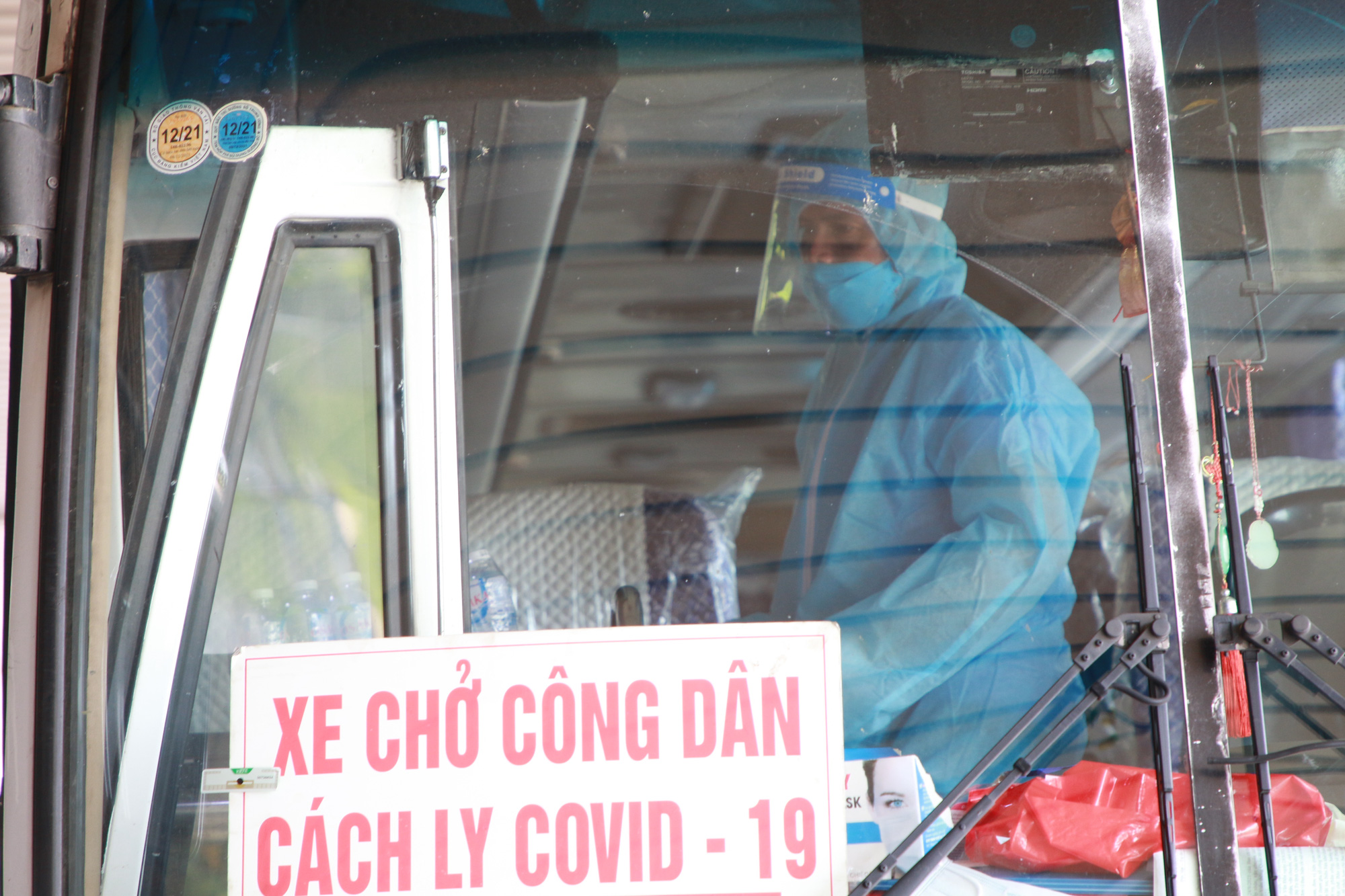 Hai chuyến bay th&iacute; điểm hộ chiếu vắc-xin với c&ocirc;ng d&acirc;n từ Mỹ về nước - Ảnh 14.