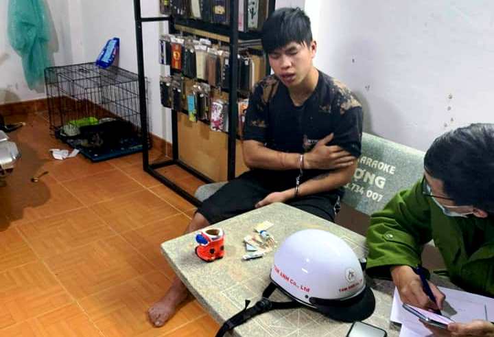 CLIP: Bắt giữ kẻ dùng dao khống chế 1 phụ nữ rồi hiếp dâm, cướp tài sản