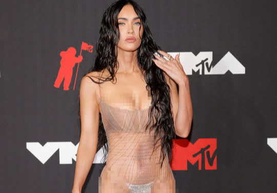Minh tinh Megan Fox lại “mặc như không” trên thảm đỏ