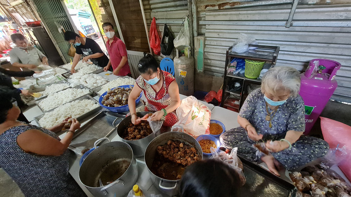 Trong khó khăn, càng hiểu rõ lòng dân