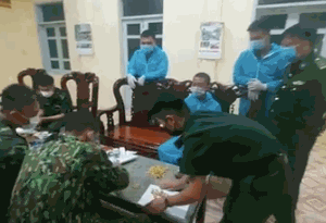 CLIP: Ph&aacute;t hiện xe tải chở nhiều ngoại tệ v&agrave; kim loại nghi v&agrave;ng lậu