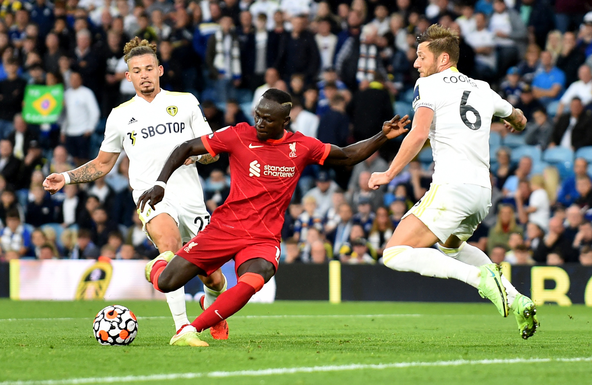 Mohamed Salah lập kỳ t&iacute;ch, Liverpool vọt l&ecirc;n Top 3 Ngoại hạng Anh - Ảnh 8.