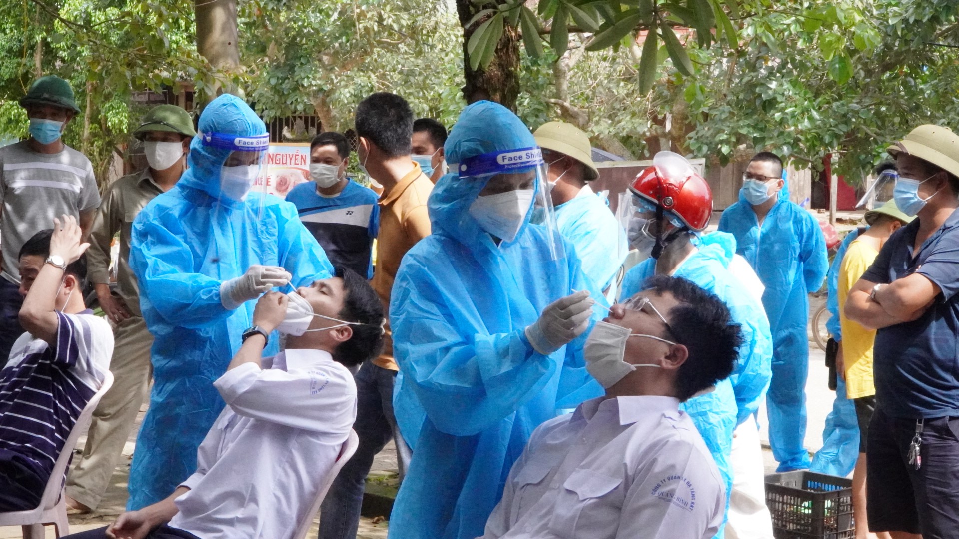 Quảng Bình: 11 người nhà trở thành F0 khi chăm sóc bệnh nhân Covid-19