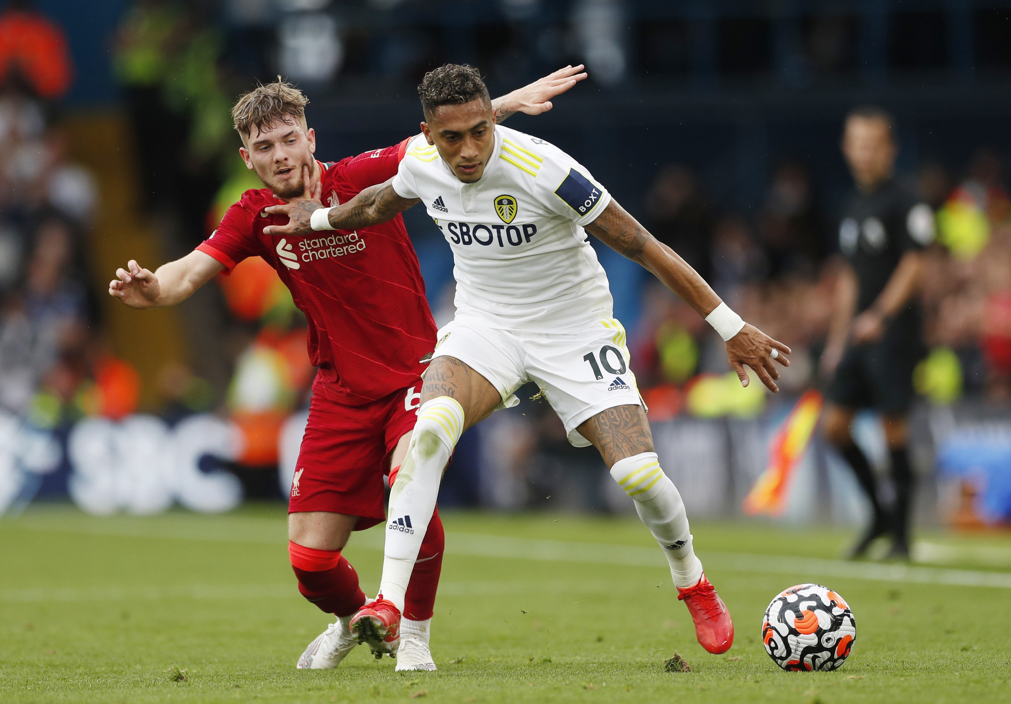 Mohamed Salah lập kỳ t&iacute;ch, Liverpool vọt l&ecirc;n Top 3 Ngoại hạng Anh - Ảnh 1.