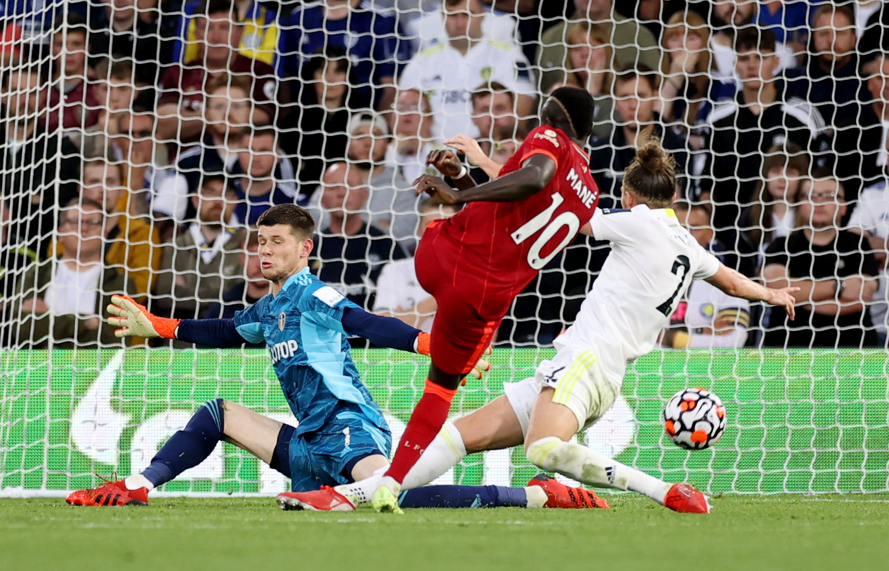 Mohamed Salah lập kỳ t&iacute;ch, Liverpool vọt l&ecirc;n Top 3 Ngoại hạng Anh - Ảnh 7.