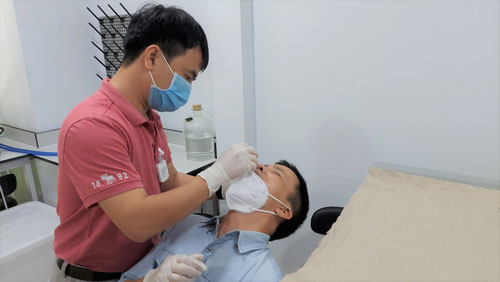 Bác sĩ Trương Hữu Khanh: Test nhanh âm tính, đừng vội chủ quan!