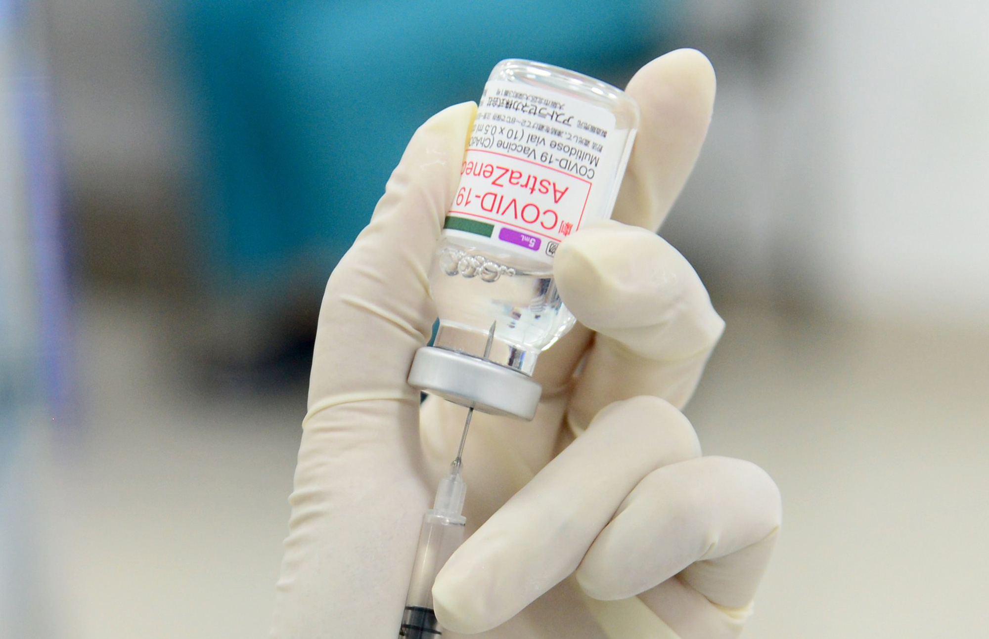 Có thể rút ngắn khoảng cách giữa 2 mũi tiêm vắc-xin AstraZeneca xuống 4 tuần