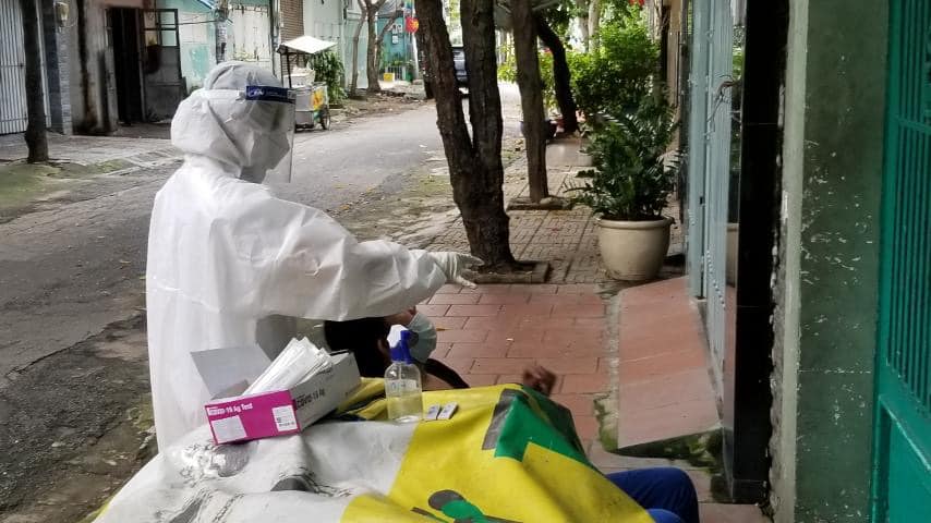 TP HCM: Tăng cường quản lý F0 tại nhà khai báo qua điện thoại, tự làm xét nghiệm
