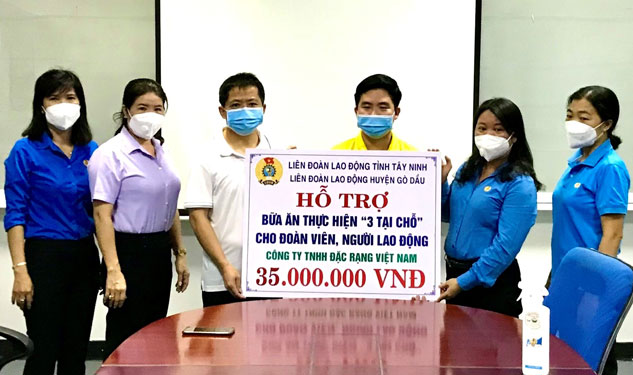 Nhiều hoạt động chăm lo cho công nhân và lực lượng tuyến đầu