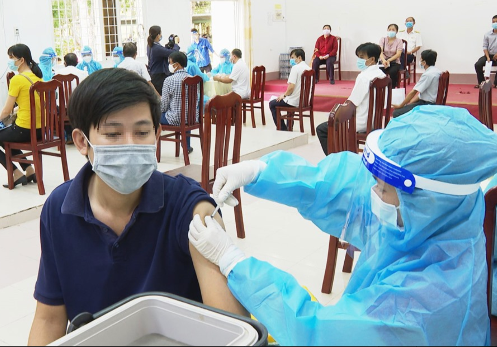 Cách chức Giám đốc Trung tâm Y tế TP Trà Vinh do tiêm vắc-xin sai đối tượng
