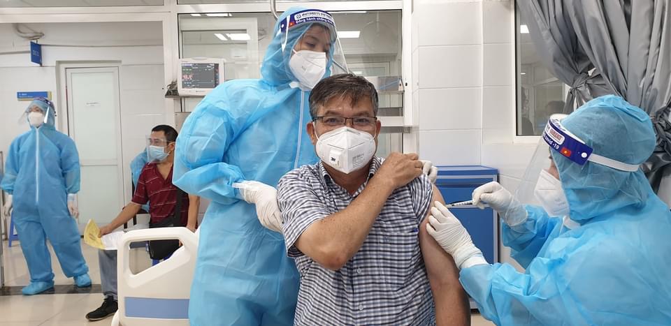 5 địa phương bị nhắc về tiêm vắc-xin Covid-19 không còn nằm trong danh sách tiêm chậm - Ảnh 1.