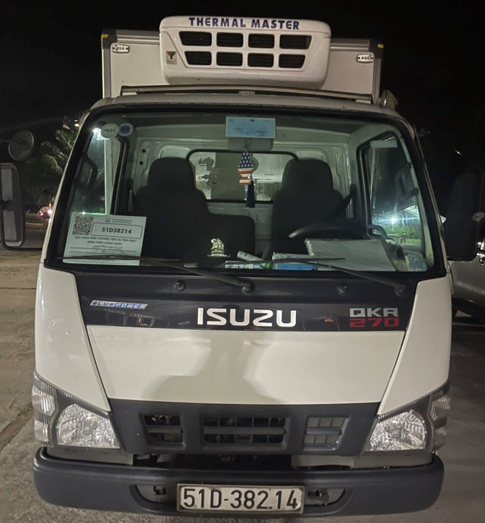 Kiến nghị thu hồi giấy nhận diện xe chở 15 người trong thùng lạnh
