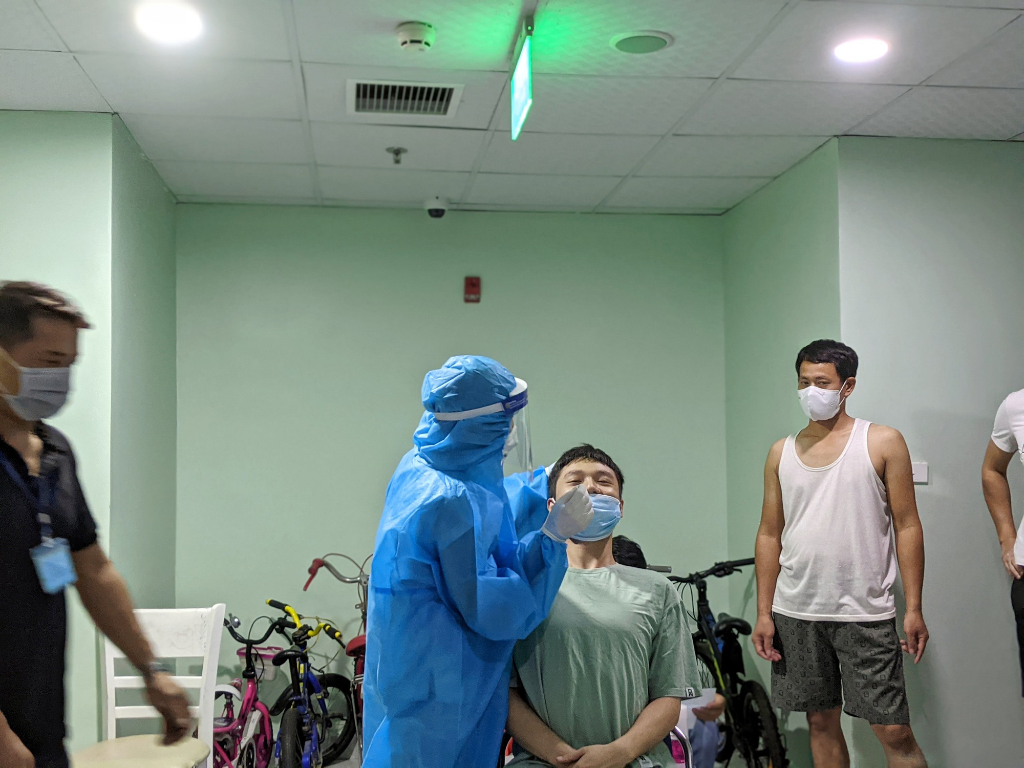 Cô gái trẻ ho sốt trong cộng đồng, lấy mẫu xét nghiệm phát hiện mắc Covid-19