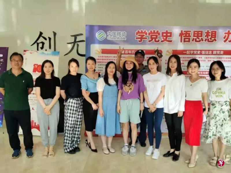 Triệu Vy xuất hiện ở qu&ecirc; nh&agrave;, đập tan tin đồn bị truy n&atilde; cấp độ đỏ - Ảnh 1.