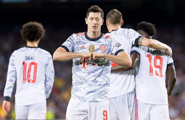 Lewandowski thăng hoa, Bayern Munich nhấn chìm Barcelona ở Nou Camp