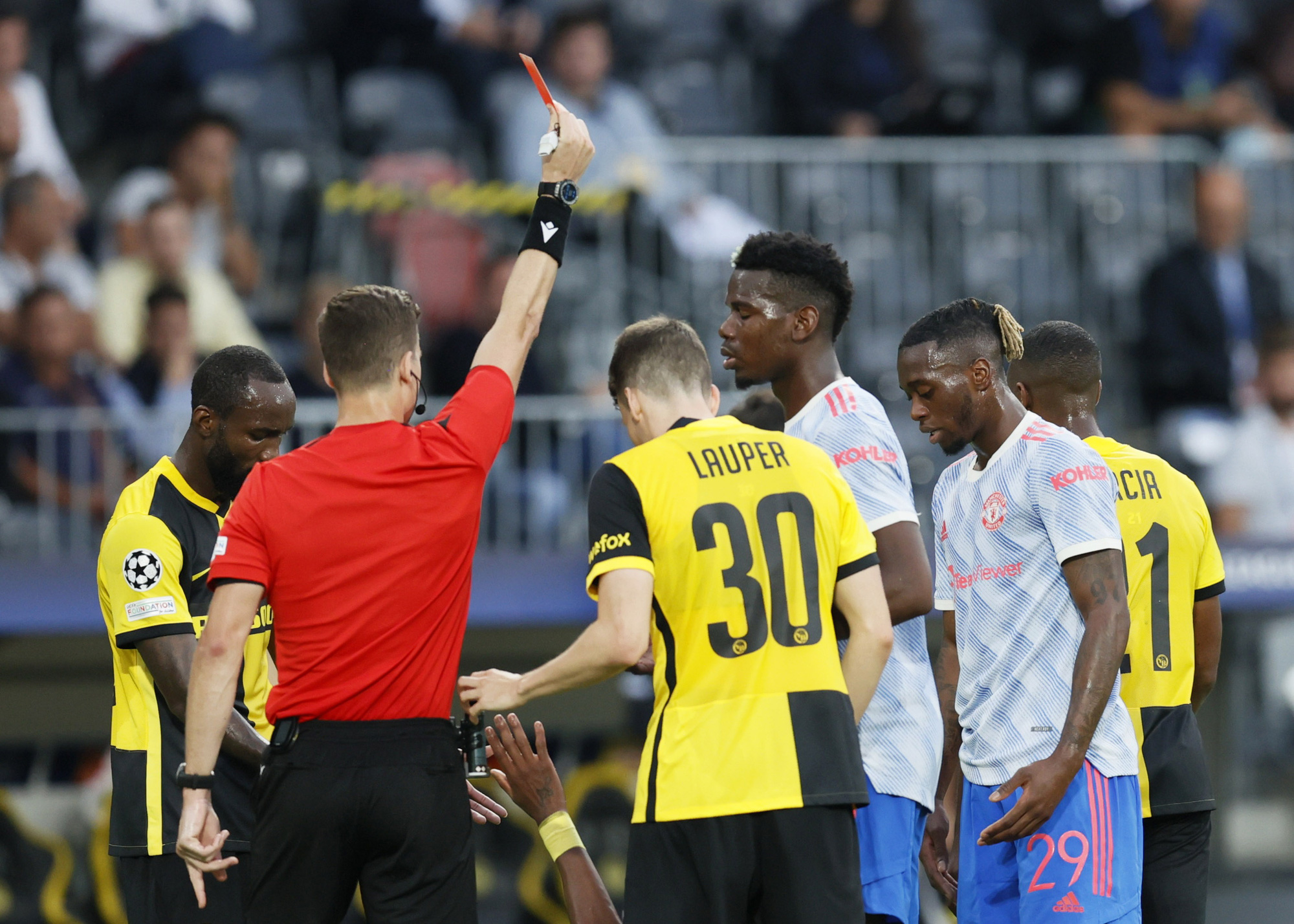 Ronaldo lập công, Man United gục ngã trước Young Boys phút 90+5 - Ảnh 5.