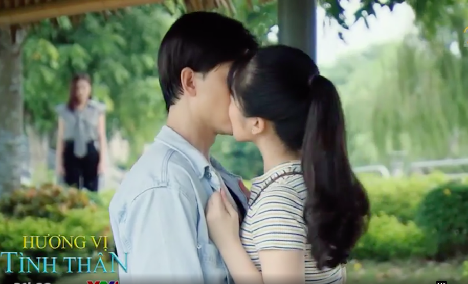 "Hương vị tình thân" phần 2 tập 37 (tập 108): "Trà xanh" công khai hôn Huy trước mặt Thy