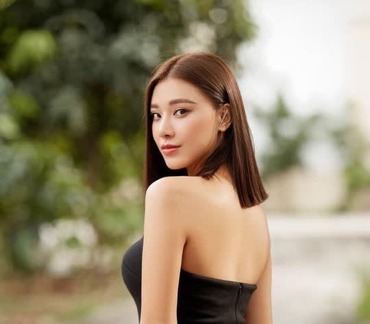 Cư dân mạng xôn xao vụ Á hậu Kim Duyên 5 năm học 4 trường