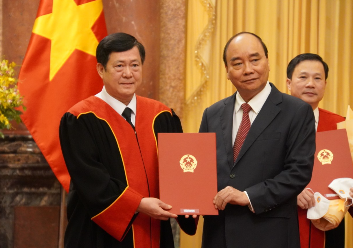 Chủ tịch nước Nguyễn Xuân Phúc trao quyết định bổ nhiệm 4 Thẩm phán TAND Tối cao