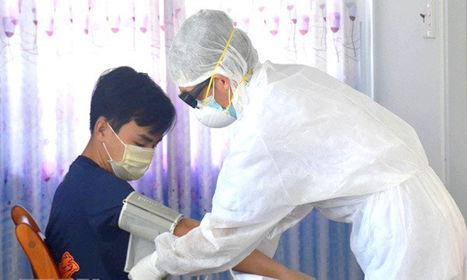 Mắc Covid-19 nhưng không mất khứu giác, vị giác, cách ly tại nhà được không?
