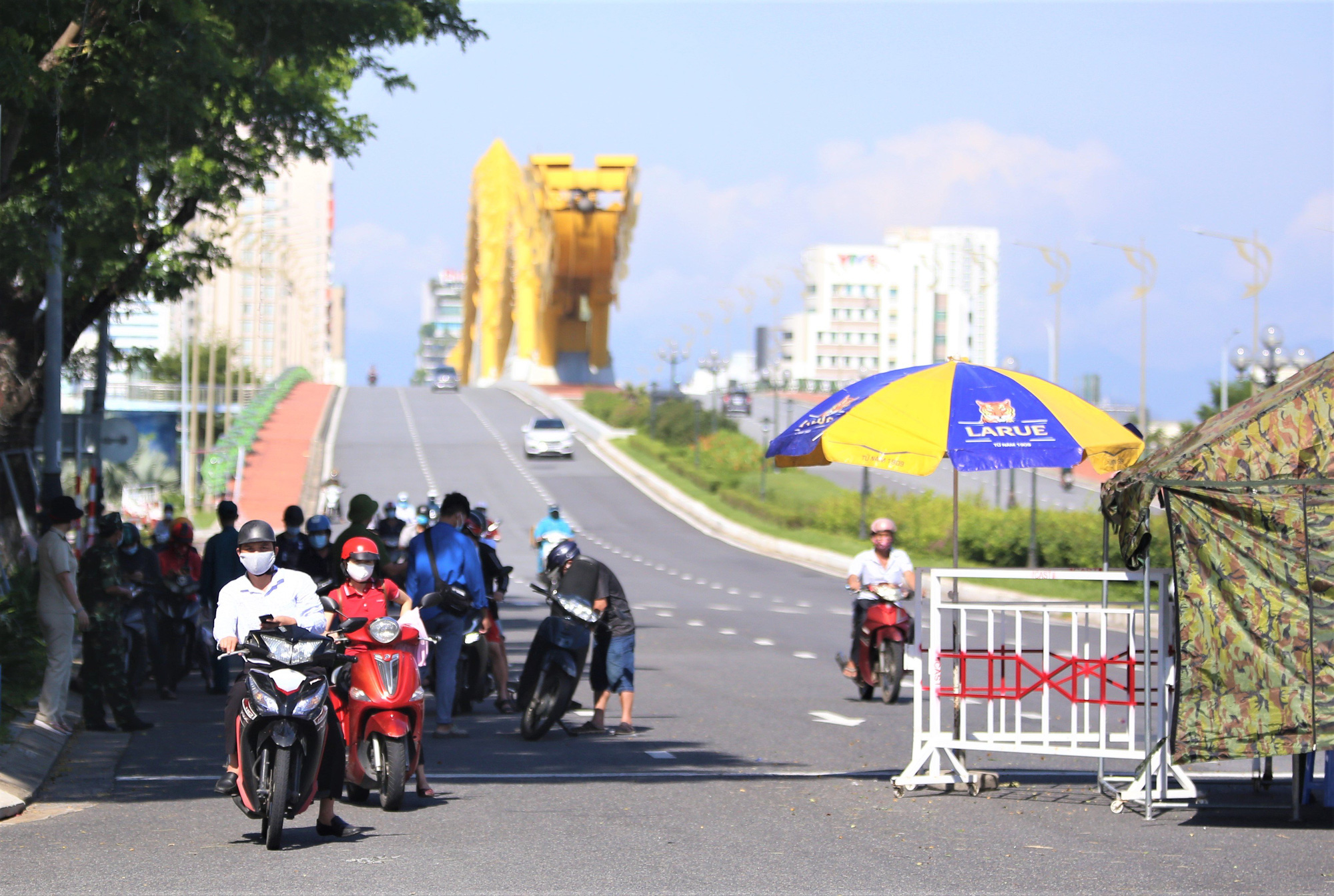 Đà Nẵng ngày đầu nới lỏng giãn cách, nhiều hàng quán "vùng xanh" mở cửa trở lại