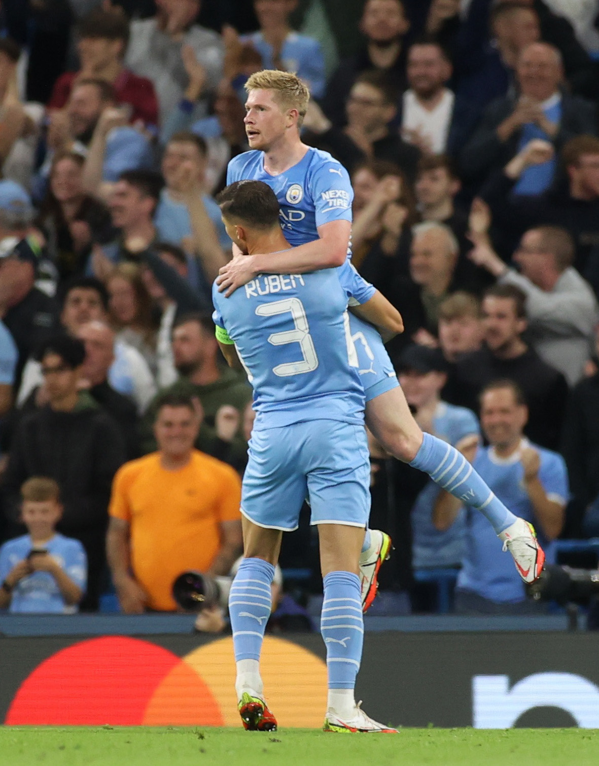 Đại ti&ecirc;̣c 9 bàn thắng, Man City v&ugrave;i dập b&ograve; đỏ RB Leipzig ở Etihad - Ảnh 4.