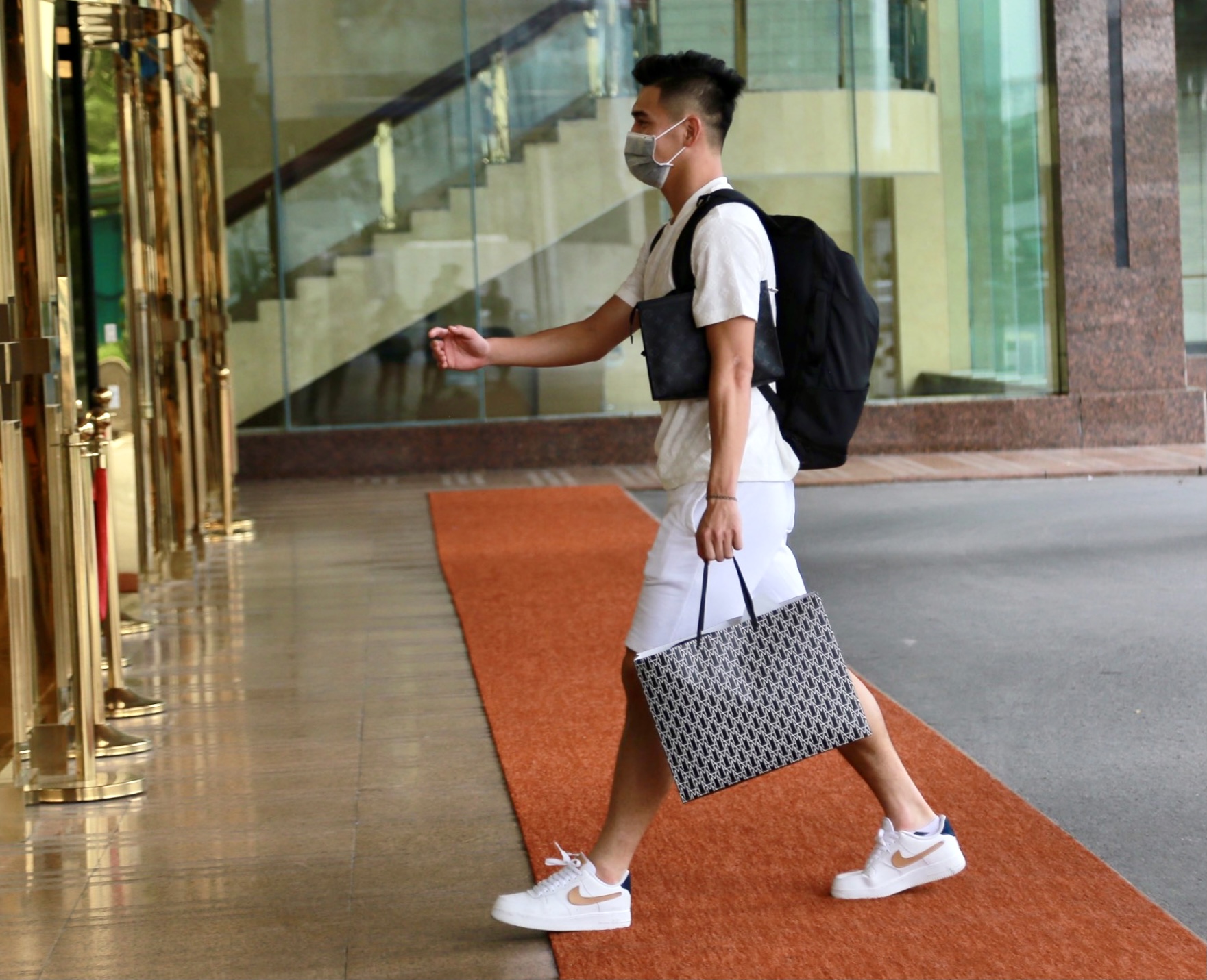 C&ocirc;ng Phượng hội qu&acirc;n c&ugrave;ng đội tuyển Việt Nam chờ đấu tuyển Trung Quốc - Ảnh 13.