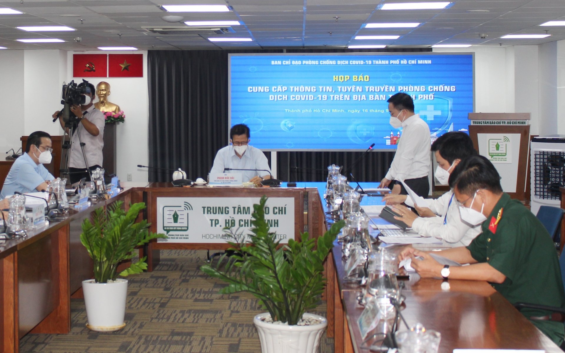 C&ocirc;ng an TP HCM: Những quy định một số nh&oacute;m lao động được ra đường phải tu&acirc;n thủ - Ảnh 1.