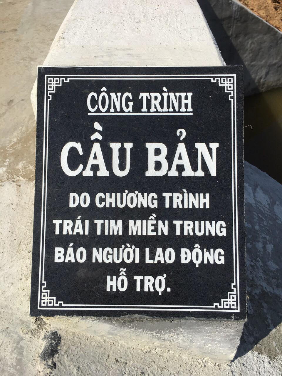 Bình Định khánh thành cầu Bản do chương trình Trái tim miền Trung Báo Người Lao Động hỗ trợ - Ảnh 2.