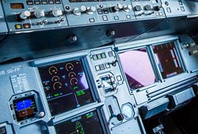 Một doanh nghiệp quảng cáo huấn luyện phi công sai sự thật
