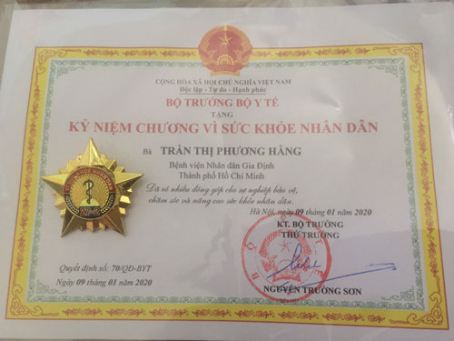 Nữ điều dưỡng quên mình giữa tâm dịch - Ảnh 2.