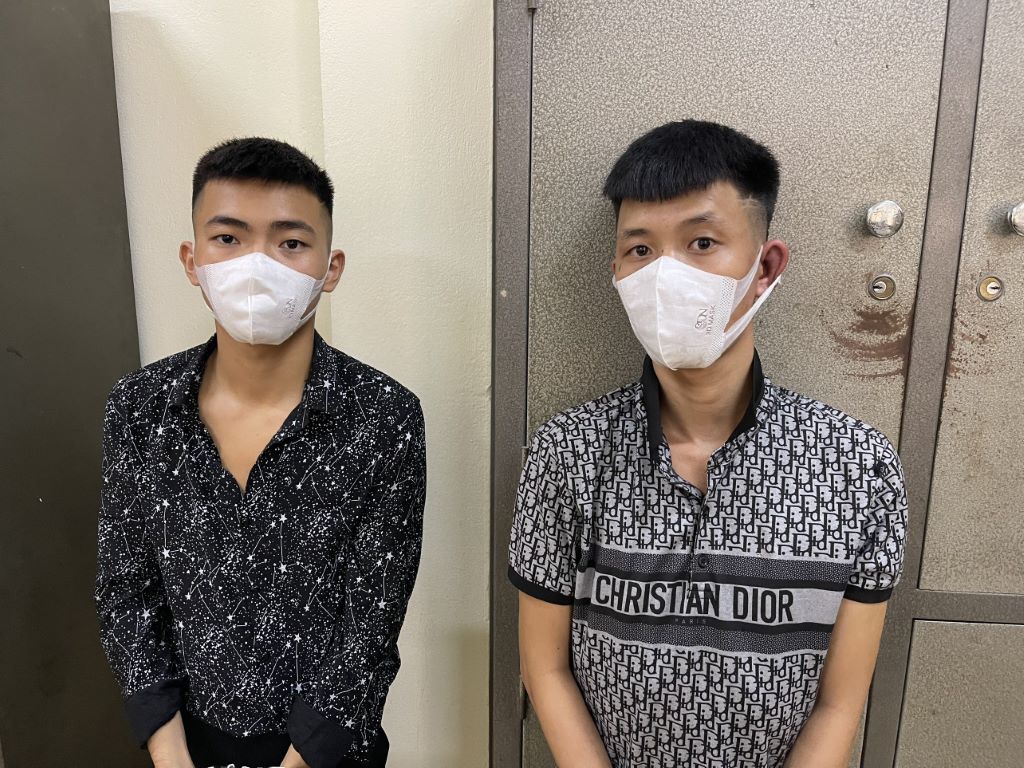 Bắt nh&oacute;m thanh ni&ecirc;n đe dọa cưỡng đoạt tiền, giao cấu với thiếu nữ 15 tuổi - Ảnh 2.