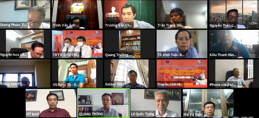 Báo chí dấn thân nơi tuyến đầu chống dịch