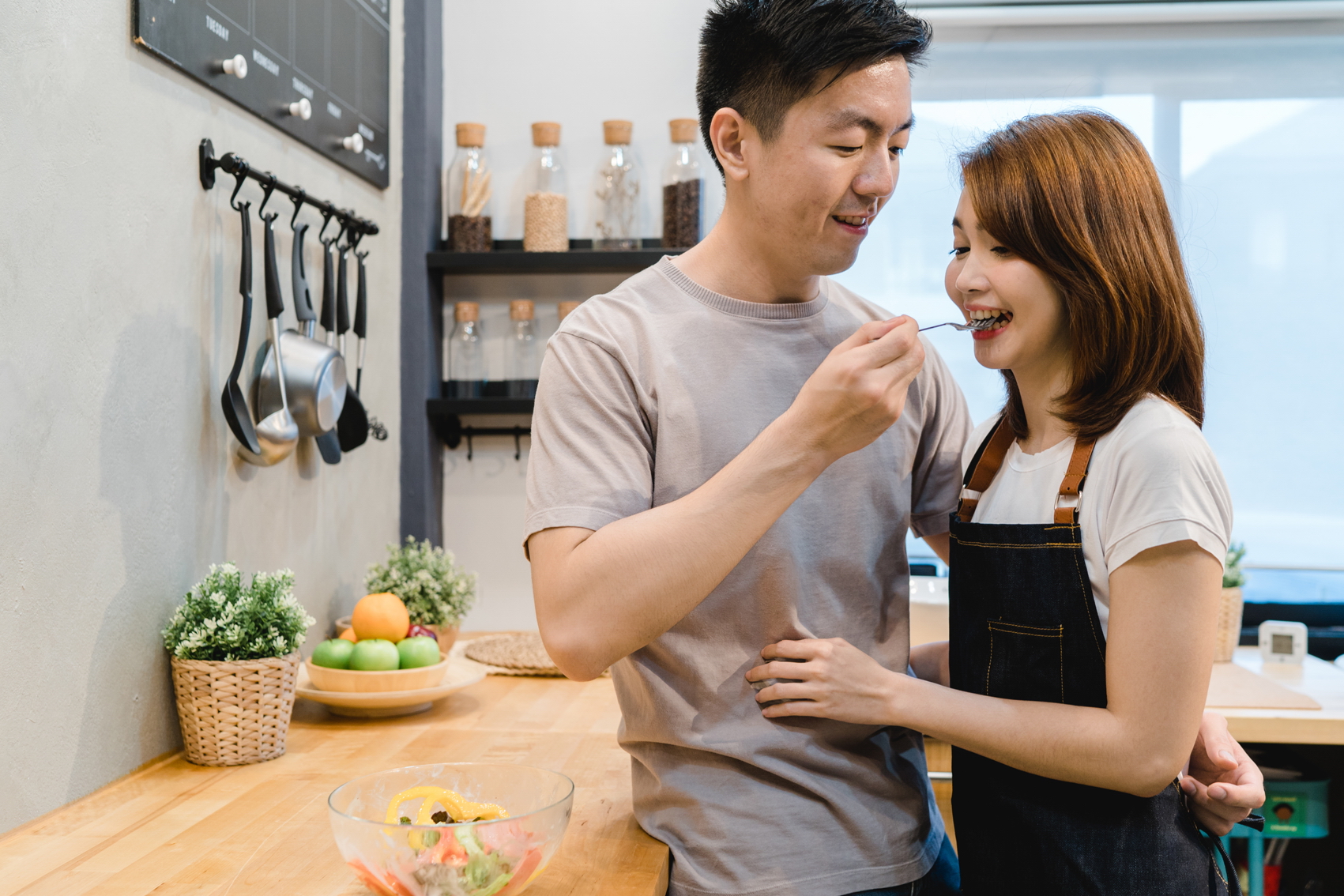 Ở nhà, đàn ông là “hàng thiết yếu”! - Ảnh 1.